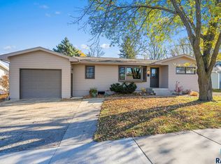 924 N Summit Ave, Madison, SD 57042