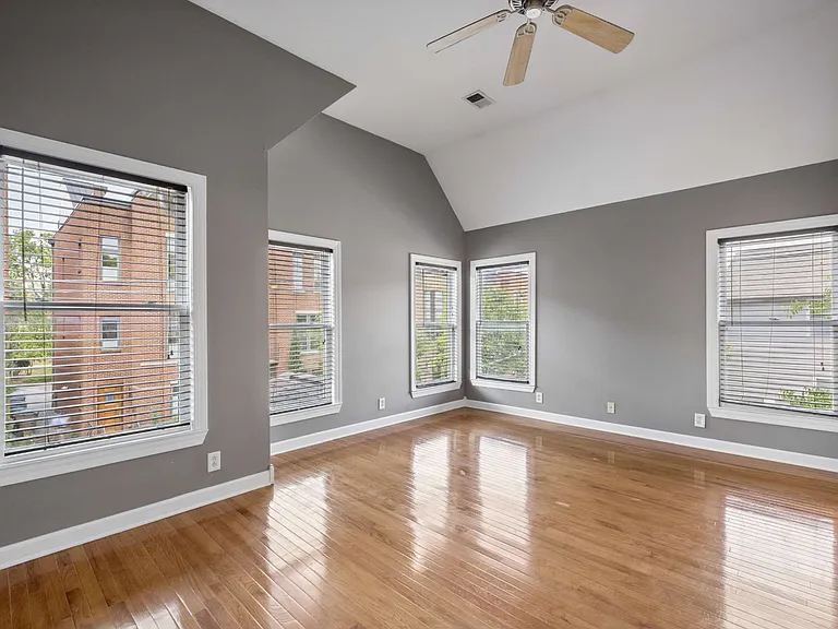 415 Van Buren St — Photo 18