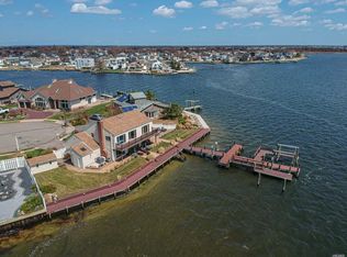 103 Shore Ct, Copiague, NY 11726