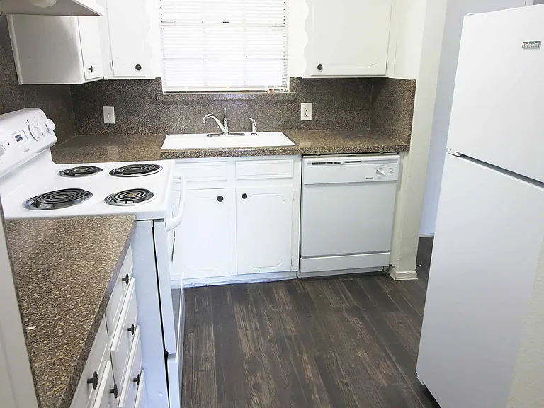 Northridge Court Apartments — Photo 8
