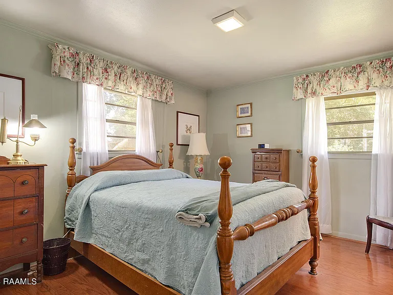 115 Brighton Dr — Photo 16