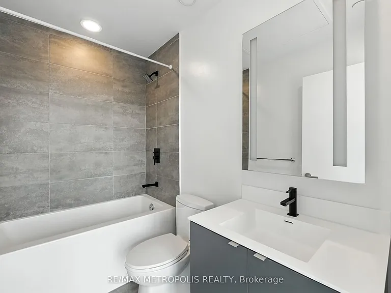 500 Dupont St #815 — Photo 9