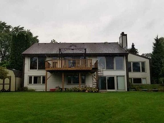 2nd image of 3235 Montlake Dr
