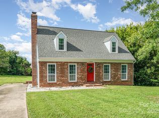 2424 Castlecomer Dr, Charlotte, NC 28262