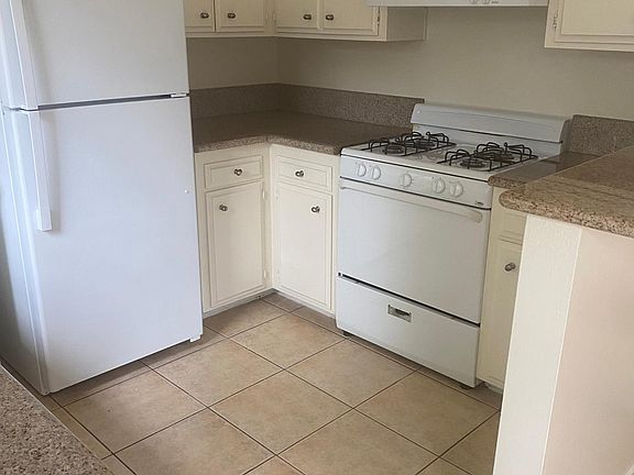 5th image of 1940 Broadway St #3
