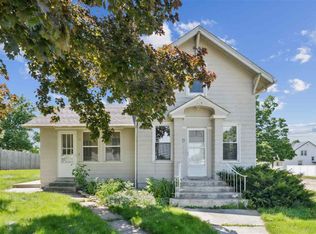 109 NW West St, Blairstown, IA 52209