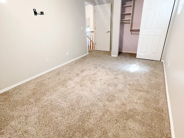 327 E Sandy Land Ln — Photo 16