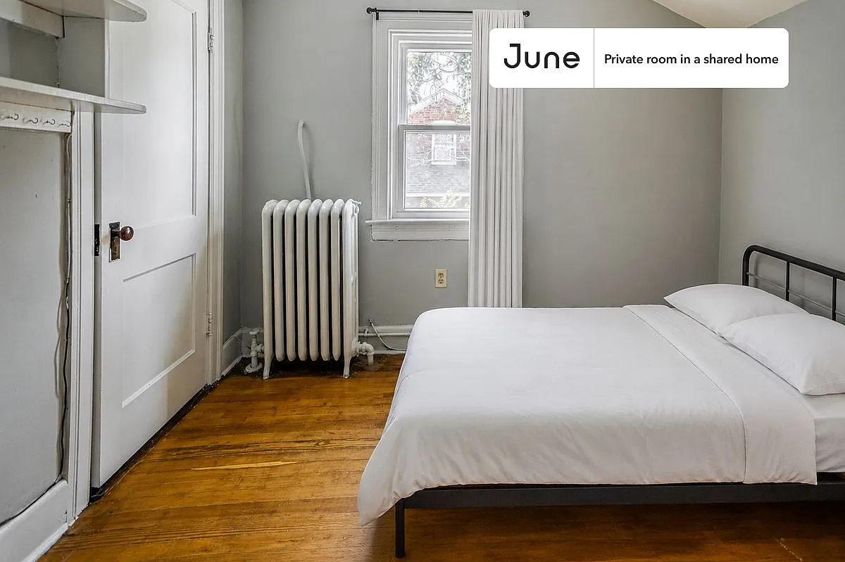 Full bedroom in 6 bed/3 bath home in Brookland #1098 F — Photo 1