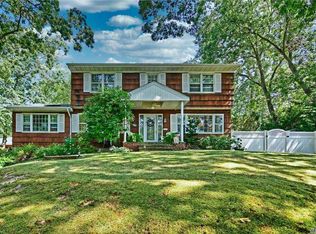 82 Manor Rd, Huntington, NY 11743