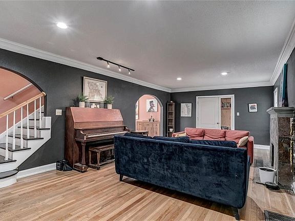 4th image of 7421 Forest Ave