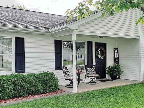3rd image of 105 Carolyn Ln
