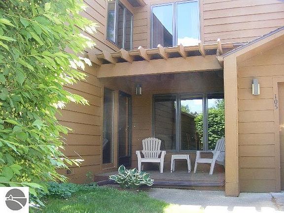 2nd image of 105 N Shore Dr W