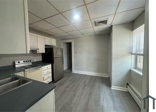 4th image of 1732 E 3rd St APT B