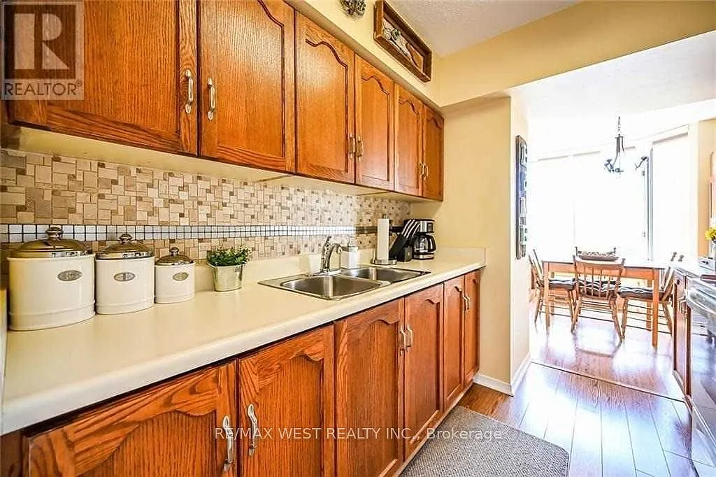 2 bed, $2,350 — Photo 2