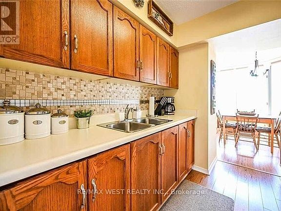 2nd image of 200 Limeridge Rd W #406