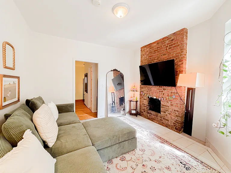 181 7th Ave #4 — Photo 3