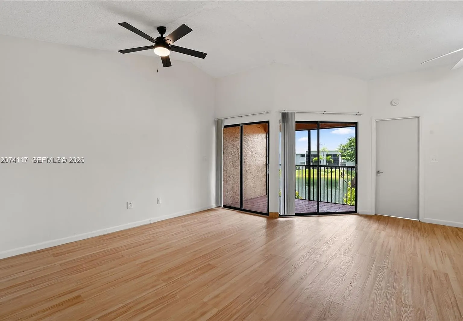 Lakeshore Condo I — Photo 3