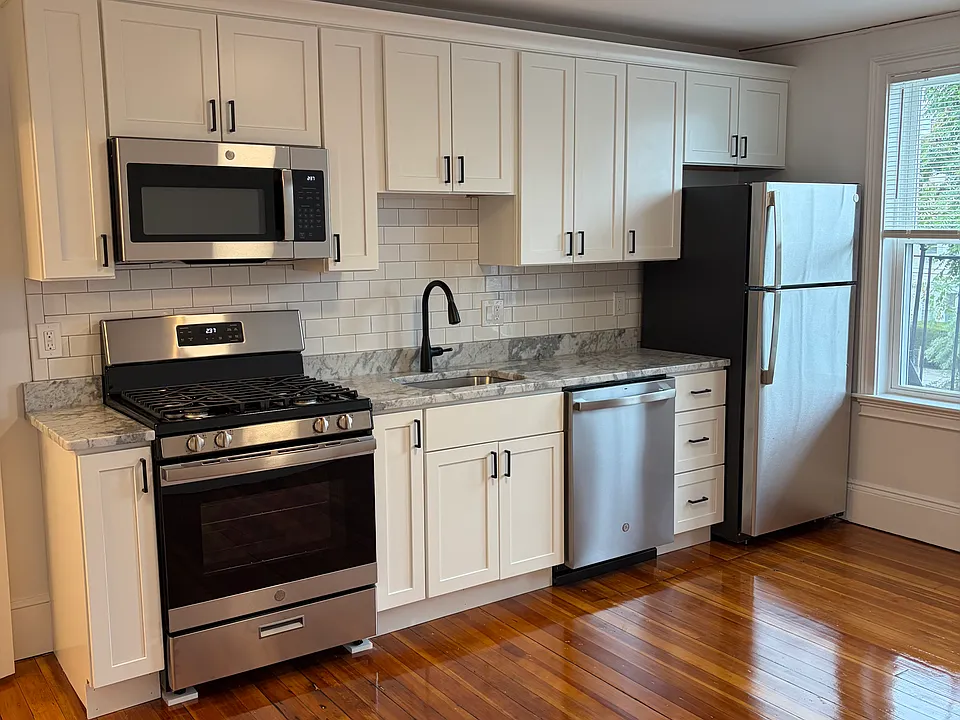 11 Medway St #8