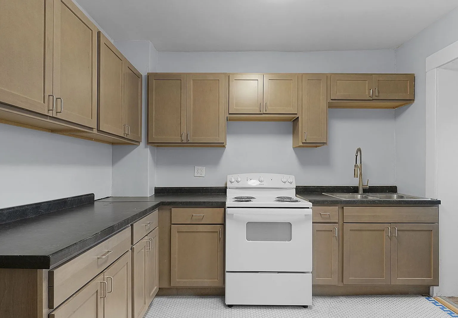 3 bed, 1.0 bath, 1425 sqft, $1,995 — Photo 1