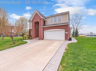50647 Bredenbury Dr, Macomb, MI 48044