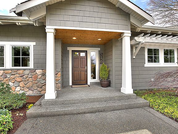 4th image of 3120 Tyee Dr W