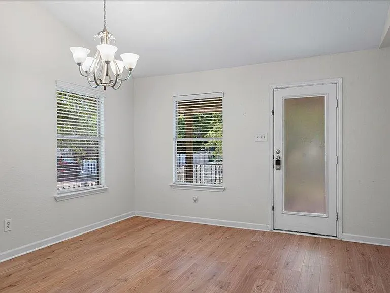 317 Bandstand Ln — Photo 8