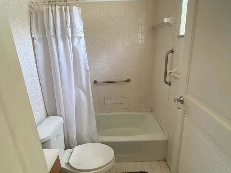 622 NE 4th St #4 — Photo 37