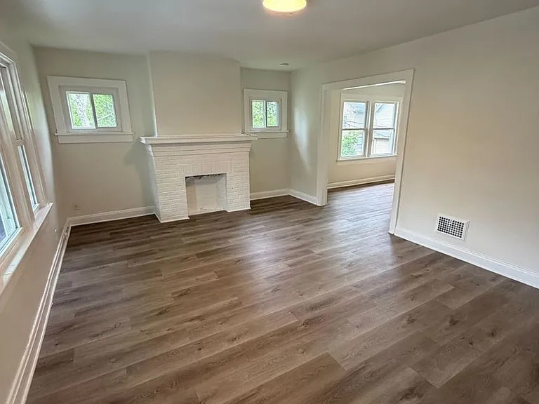 1272 Kent St — Photo 2