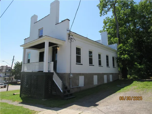 4 Geneva St, Lyons, NY 14489