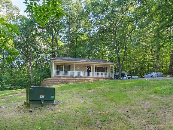 2nd image of 511 Country Acres Dr