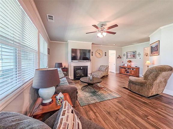 3rd image of 41 Montgomery View Ct