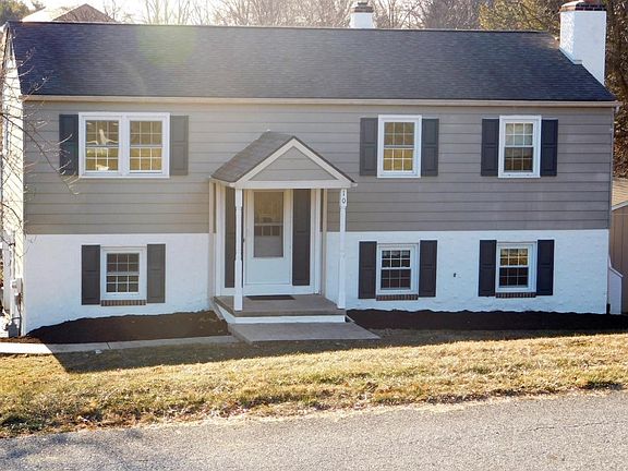 2nd image of 10 Rolling Hills Ln