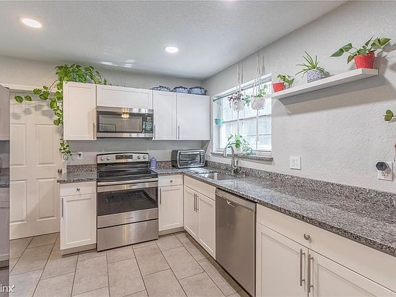 5th image of 512 S Oxalis Ave