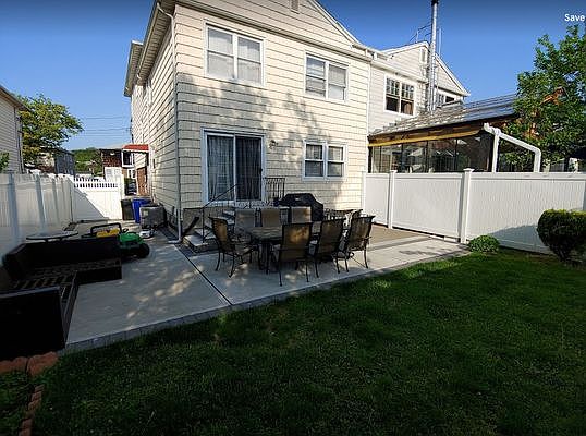 3rd image of 15-60 208th Pl Unit 1