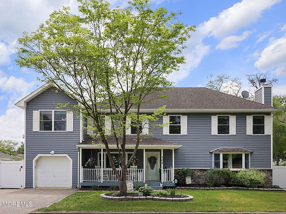 3rd image of 305 Jefferson Court