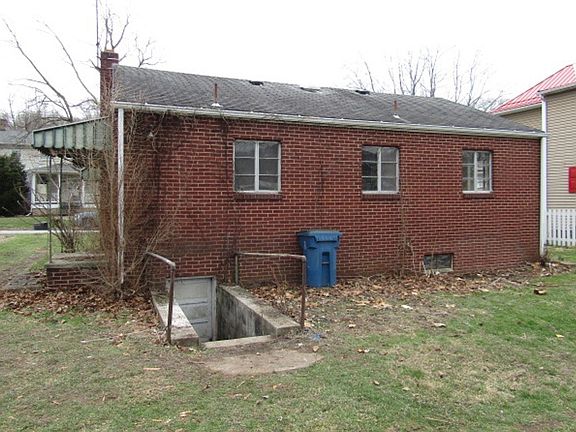 4th image of 1353 Front St