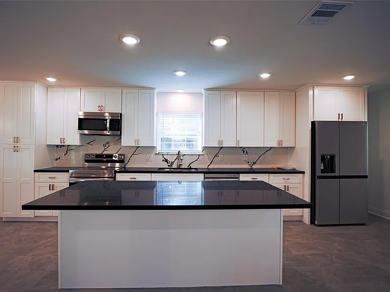 8006 Richmond Ave — Photo 11