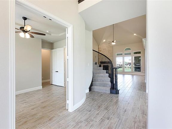 5th image of 107 Stallion Ln