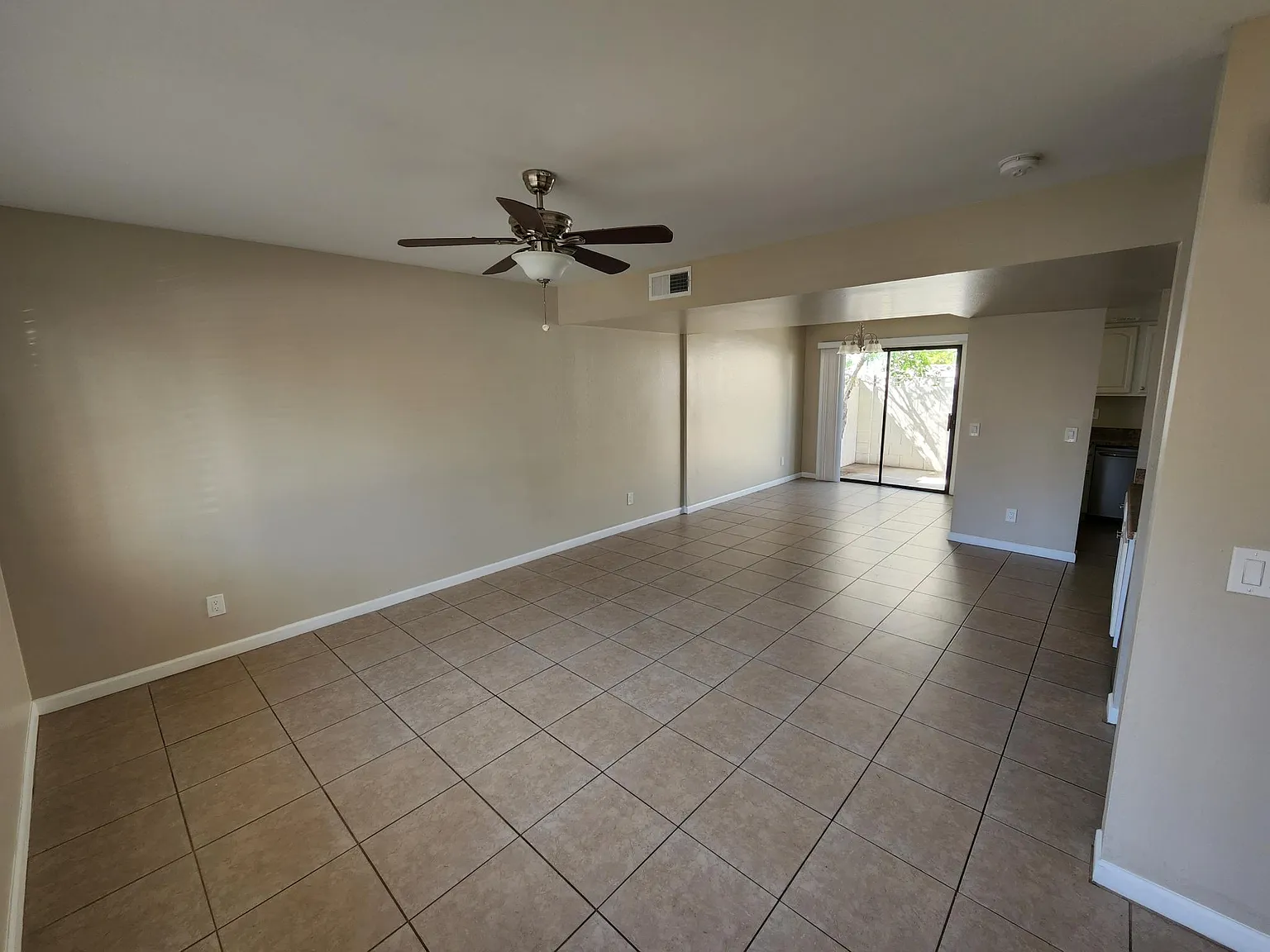 2572 W Marconi Ave — Photo 4