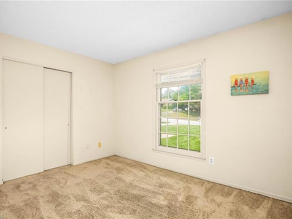 4th image of 5403 Bayberry Ln #1