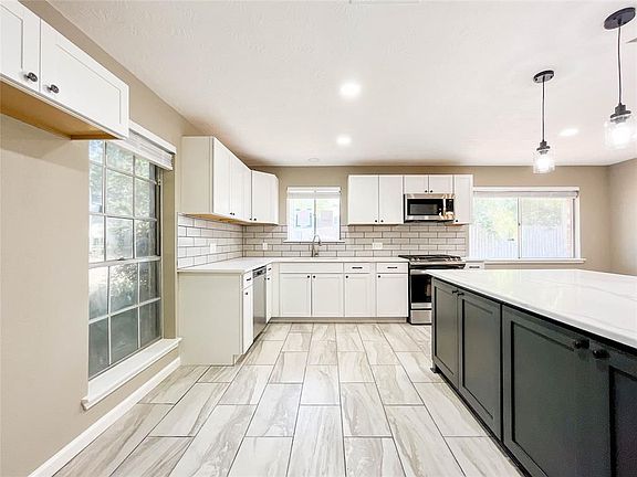 3rd image of 11818 Monticeto Ln