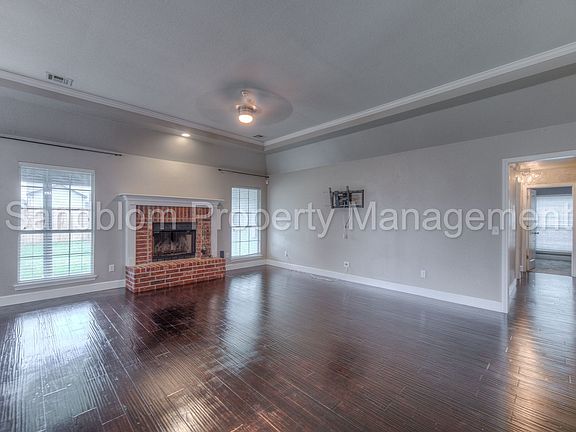4th image of 3827 W Canton St