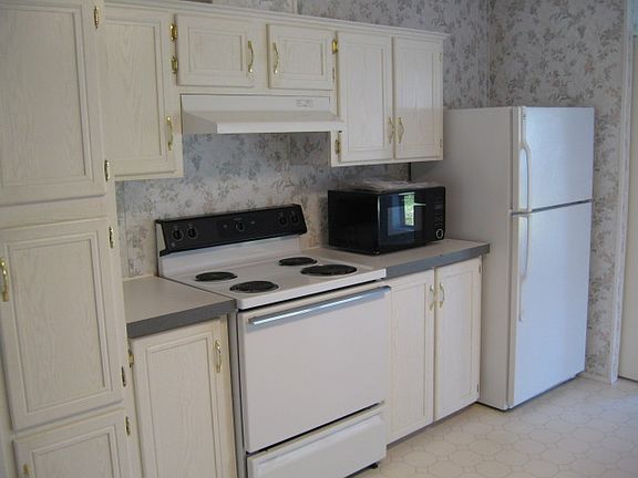 4th image of 54 Winthrop Ln