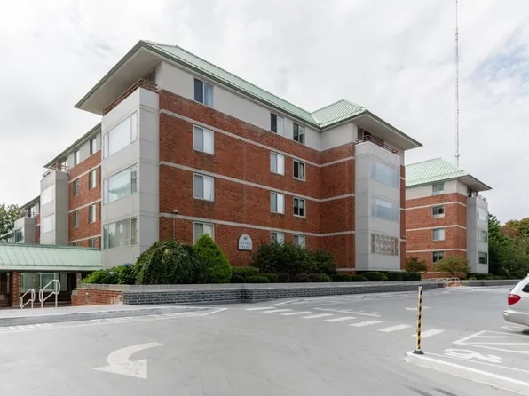 193 Oak St APT 403, Newton, MA 02464
