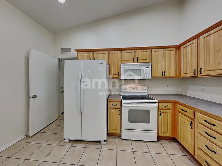 3008 Woodbridge St — Photo 3