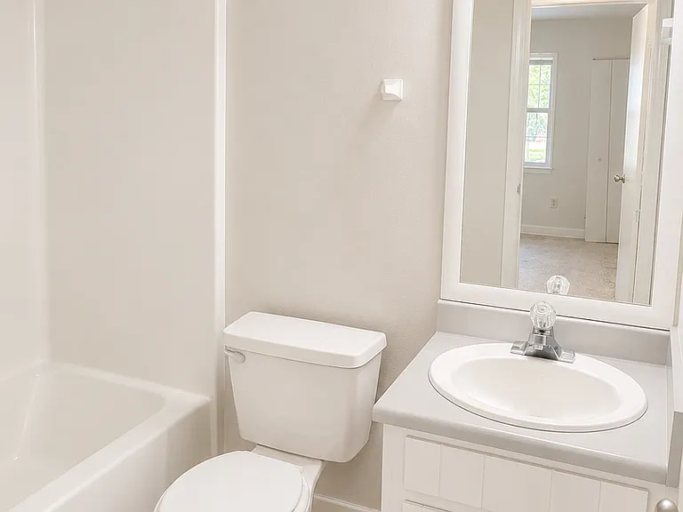 140 Royal Cir — Photo 8