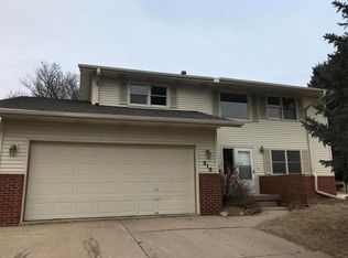 318 Fairview Dr, Glenwood, IA 51534