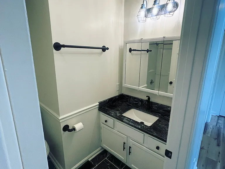 641 Hunters Ln — Photo 10