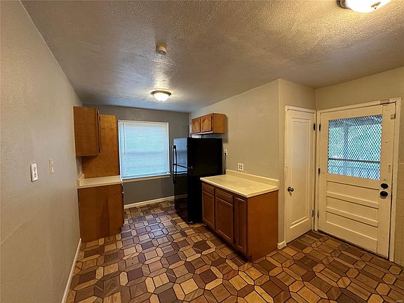 3rd image of 7437 Greenport Dr