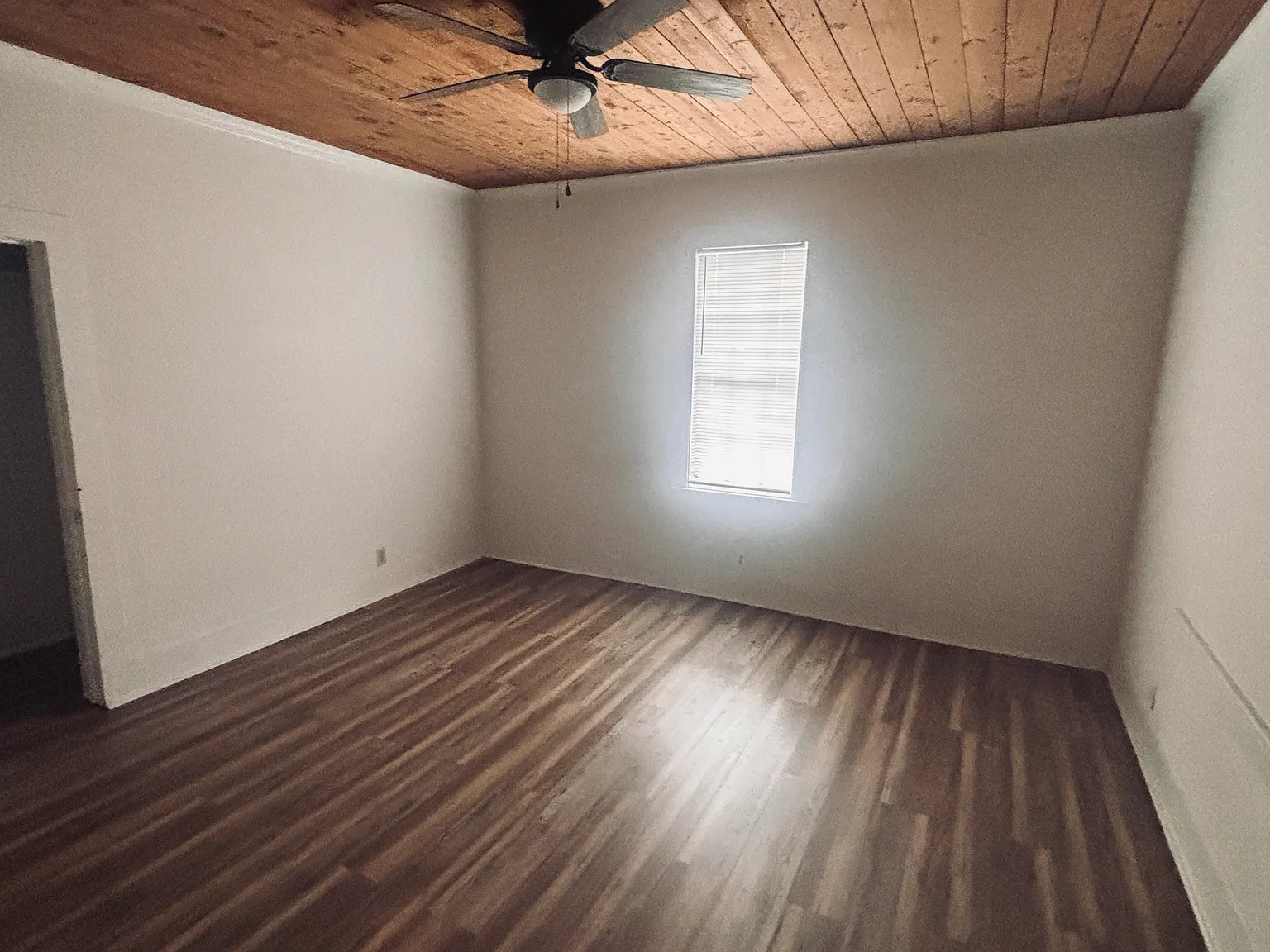 2 bed, 1.5 bath, 1400 sqft, $1,100 — Photo 1